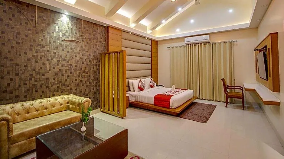 Luxury 1 King Bed, Plunge Pool